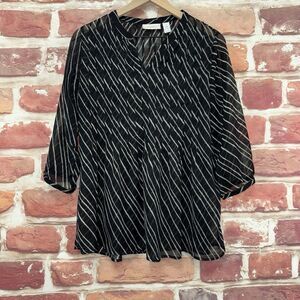 Chicos Easywear Top Womens Medium 1 Black White Abstract Sheer Popover Shirt